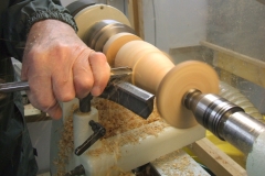 A closer view showing bob's handling of a bowl gouge, the bowl gouge will remove material far quicker than a spindle gouge.