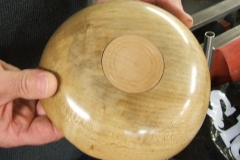 The underside of David's shallow bowl, he had made an insert to fill the chuck recess and added a little decoration.