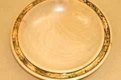 For this Maple plate I did the painting at the club,I used Pebeo Vitrail dark green for the base with Pebeo Moon apricot on top.